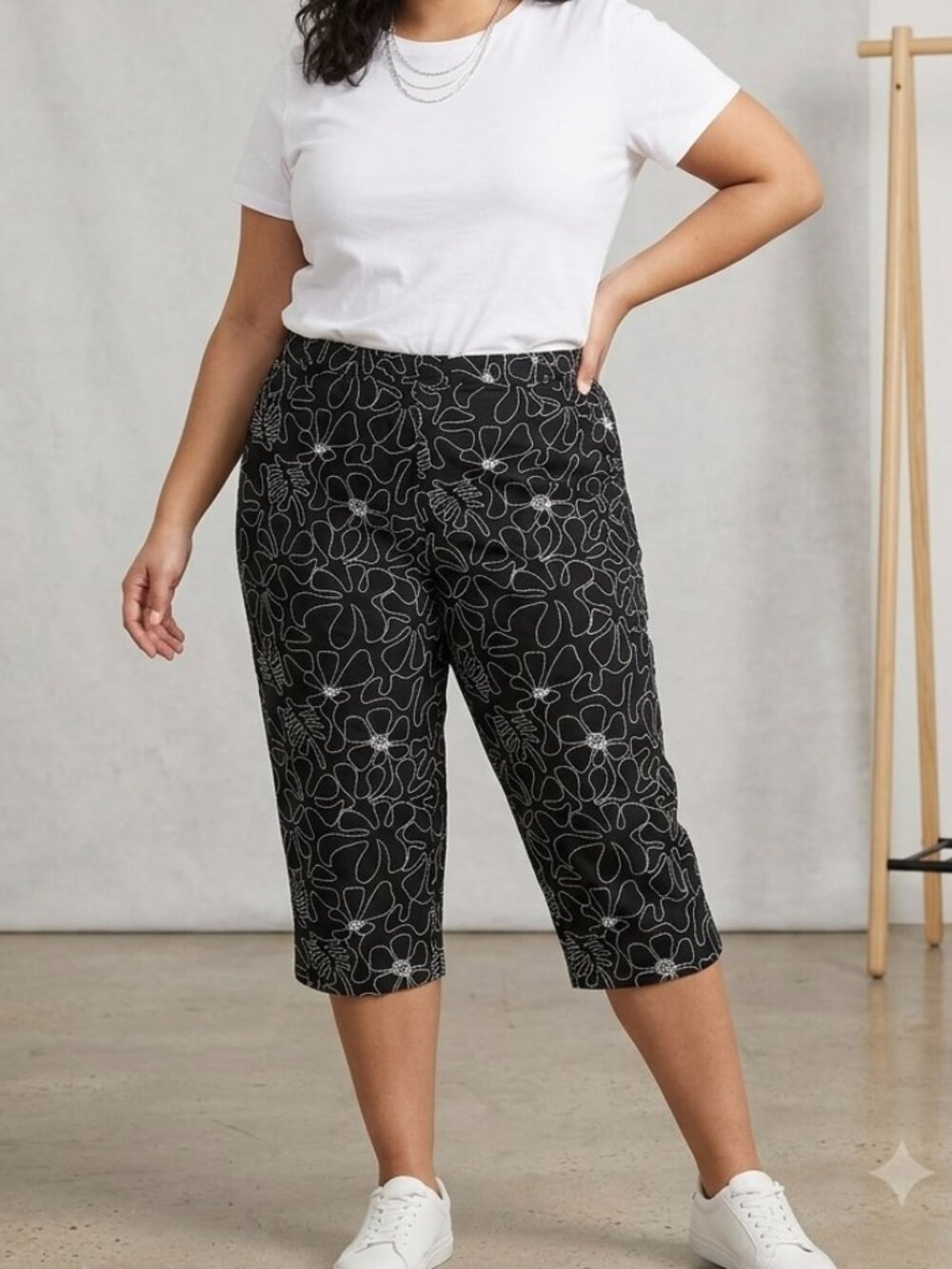 Talbots Women’s Black Embroidered Capris Crop Pants Shorts Plus Size 24W Preppy